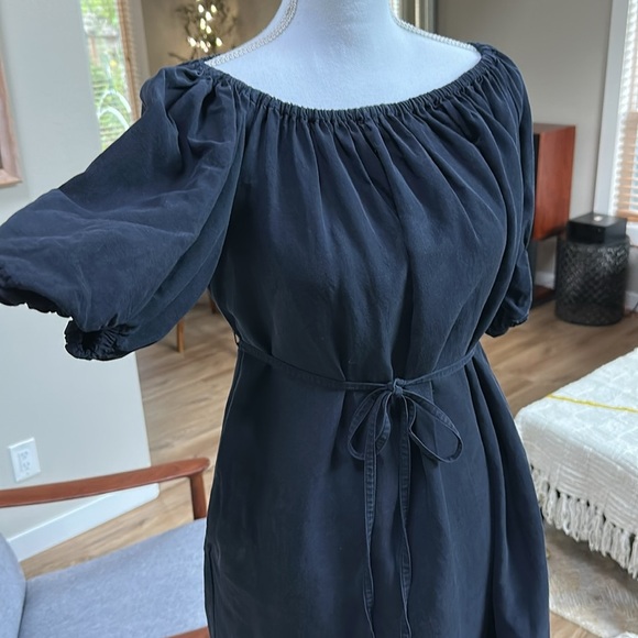 COS “Off The Shoulder Puff Sleeve dress” or on shoulder - Picture 4 of 11